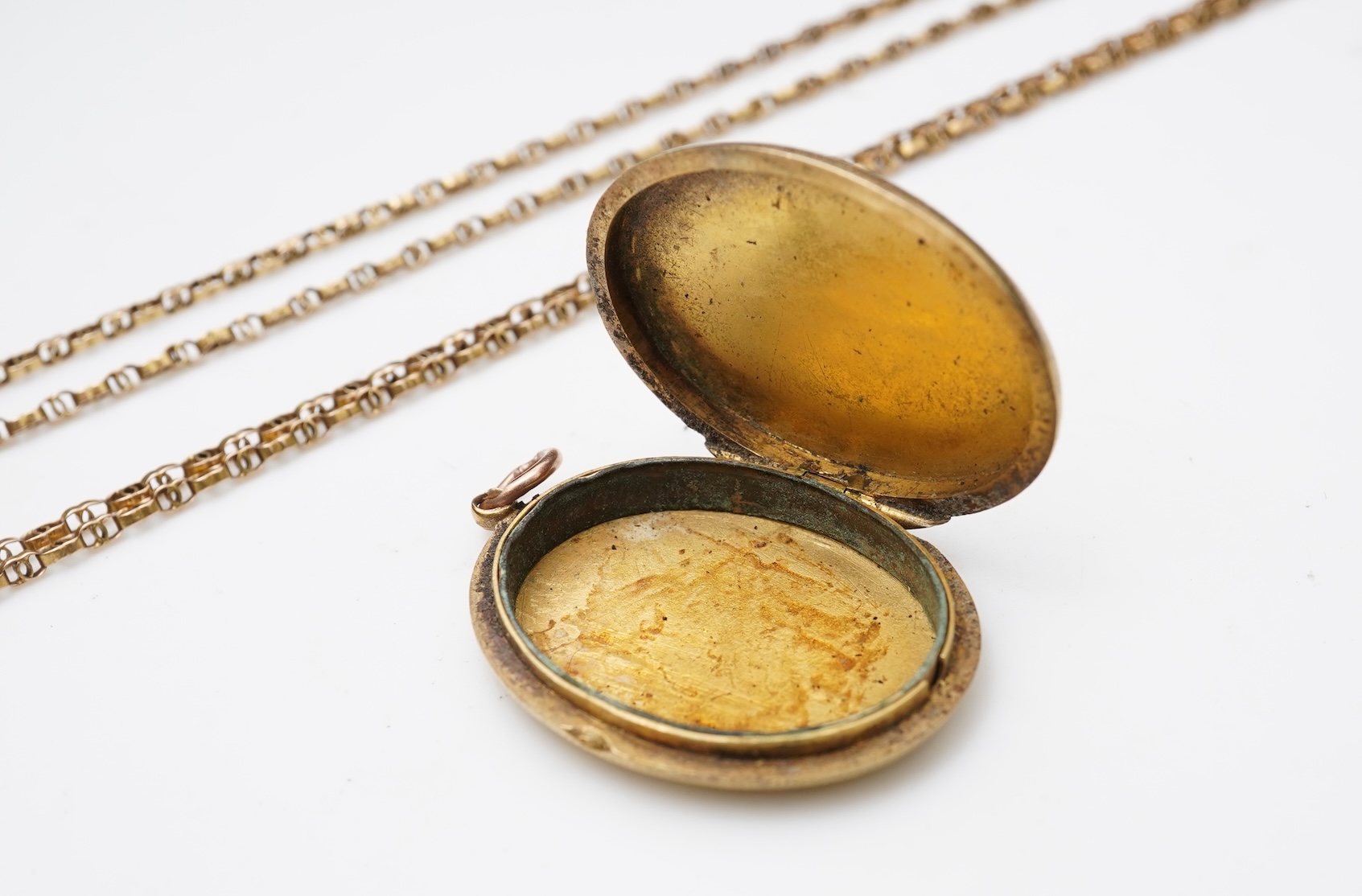 A Victorian gold locket and chain, late 19th century